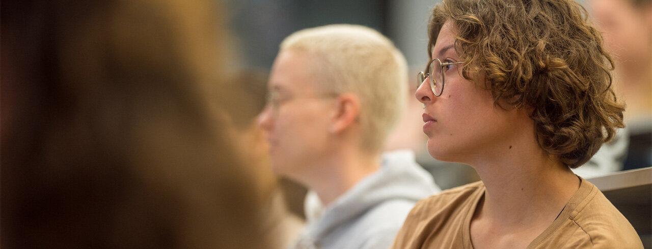 Student in a lecture at the KH Freiburg